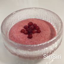 Lingonberry porridge whipped